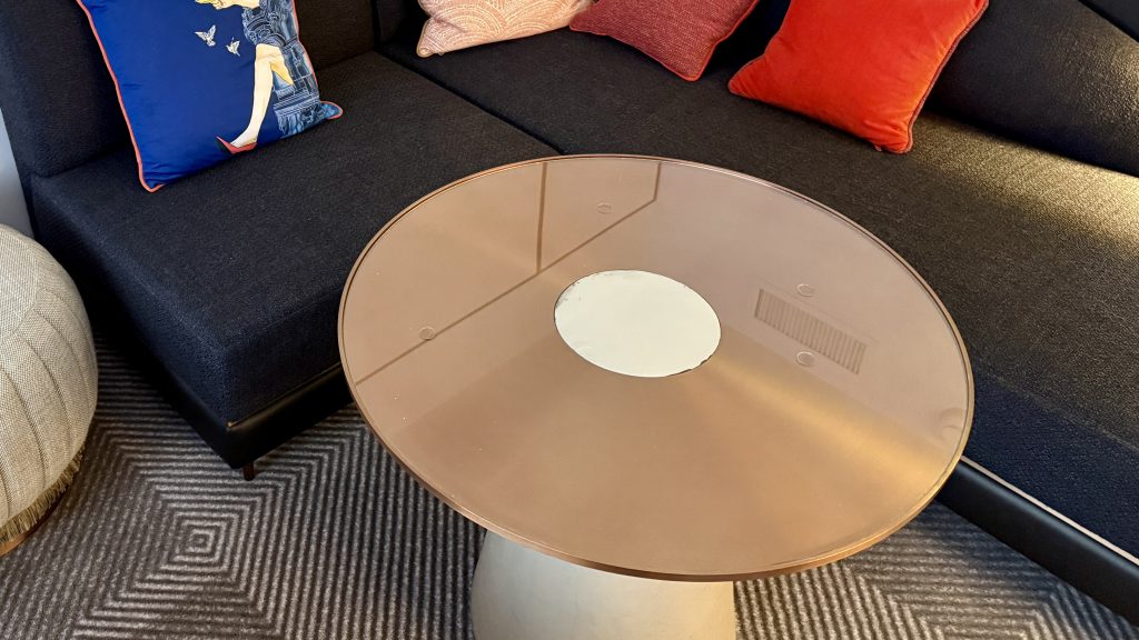 w-toronto-zimmer-tisch