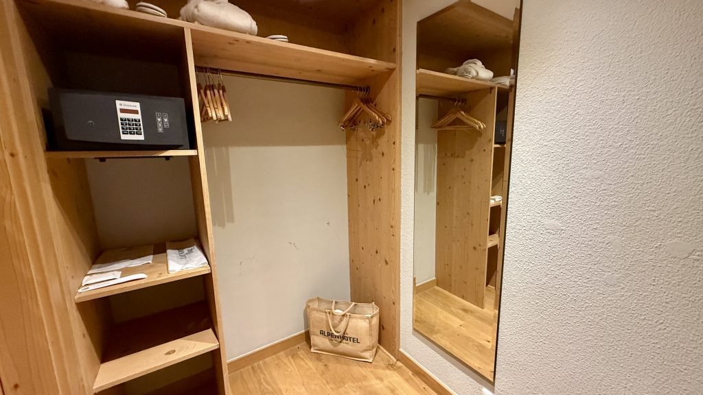 arabella-alpenhotel-eingangsbereich-zimmer