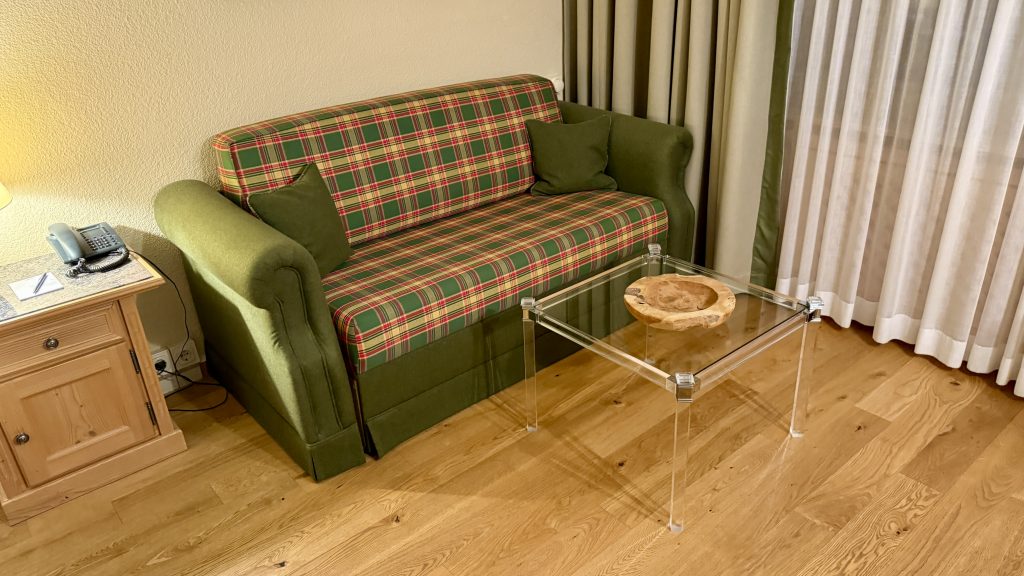 arabella-alpenhotel-sofa-ecke