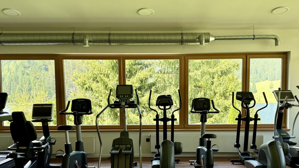 arabella-alpenhotel-fittnessraum-cardio