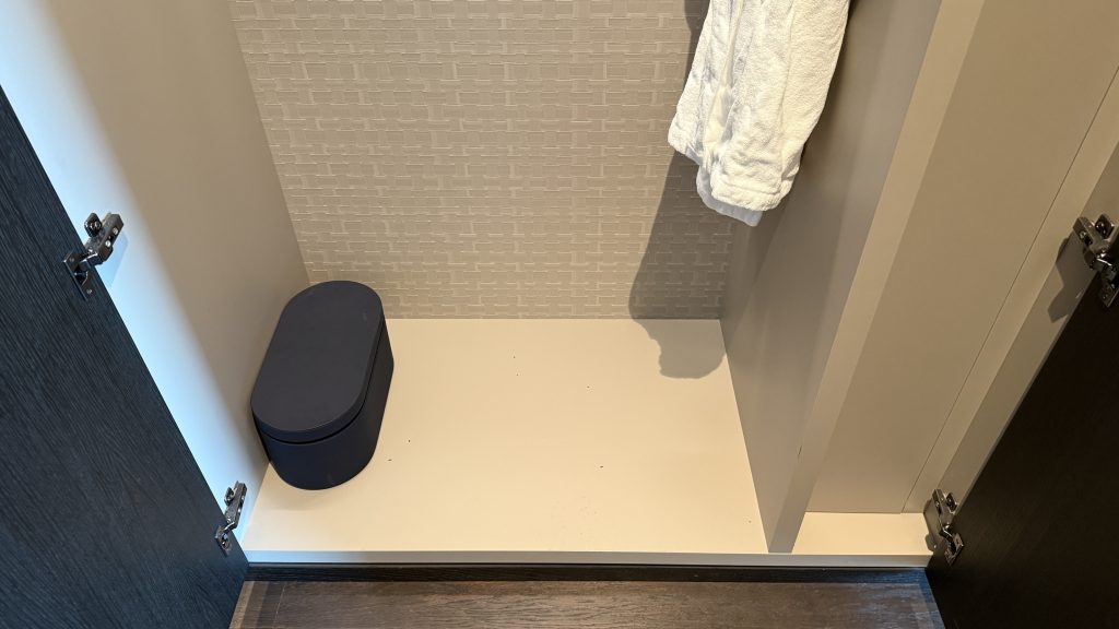 koenigshof-munich-kleiderschrank