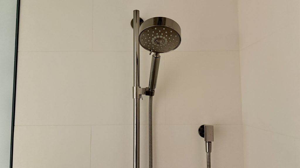 w-toronto-bad-dusche