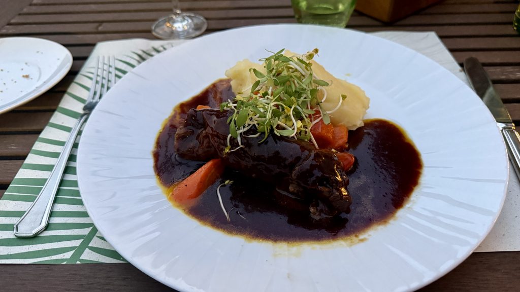 arabella-alpenhotel-abendessen-rinderbaeckchen