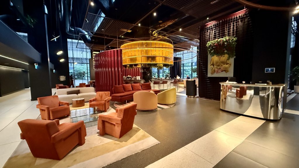 w-toronto-lounge