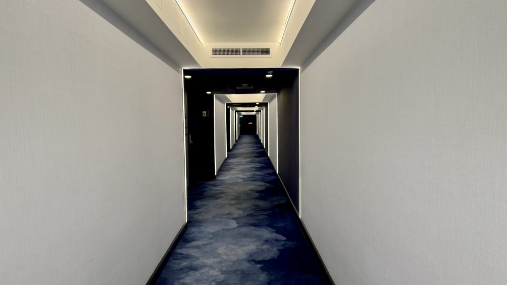 w-toronto-zimmer-flur