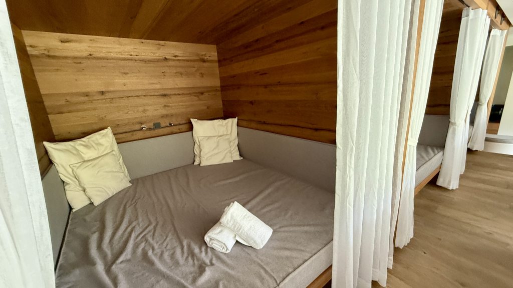 arabella-alpenhotel-spa-liegen