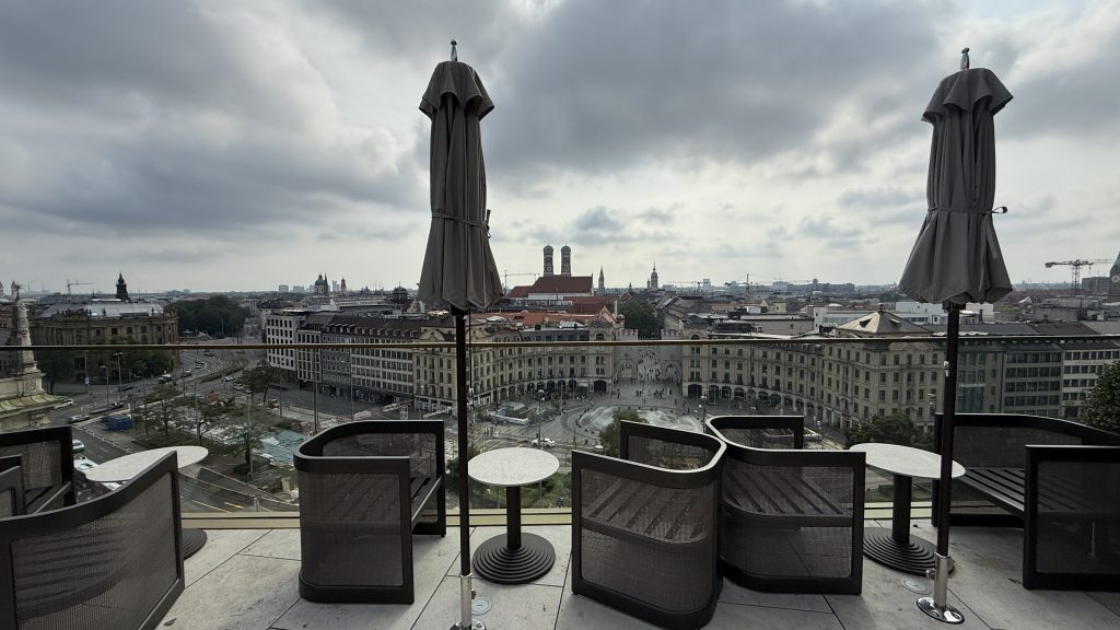 koenigshof-munich-dachterasse-aussicht
