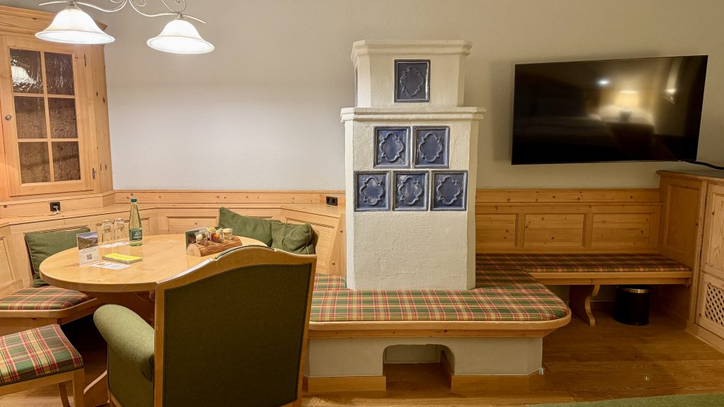 arabella-alpenhotel-sitz-bank