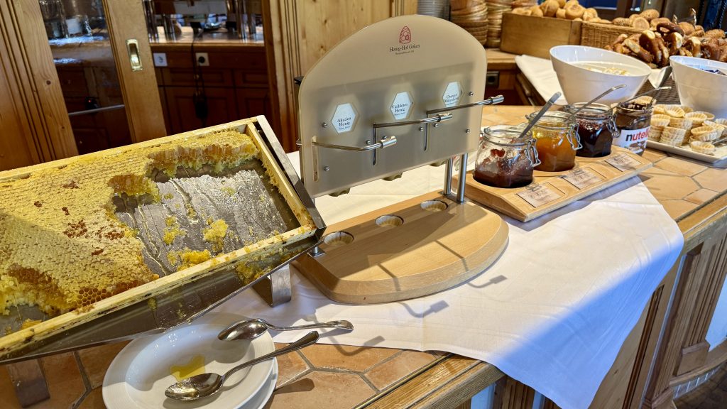 arabella-alpenhotel-fruehstueck-honig-auswahl