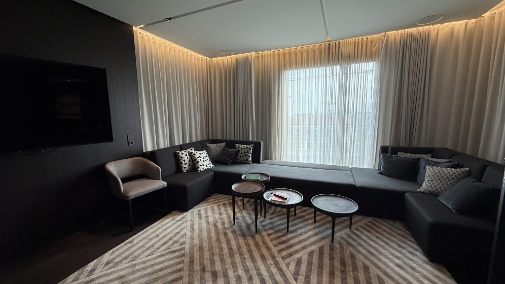 koenigshof-munich-spa-wohnzimmer