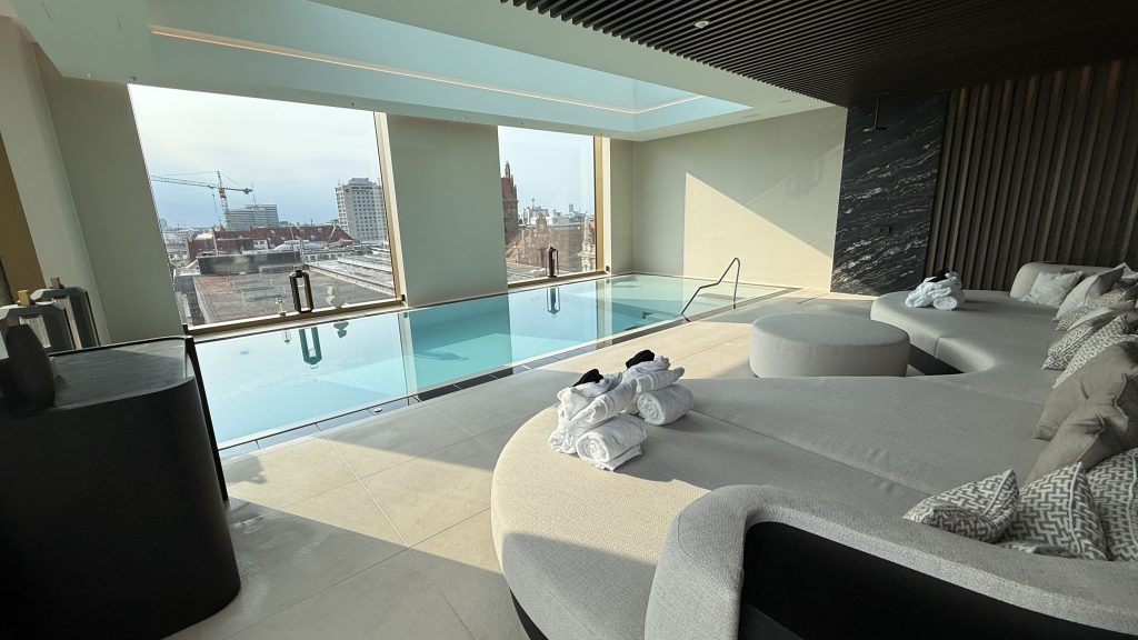 koenigshof-munich-spa-pool