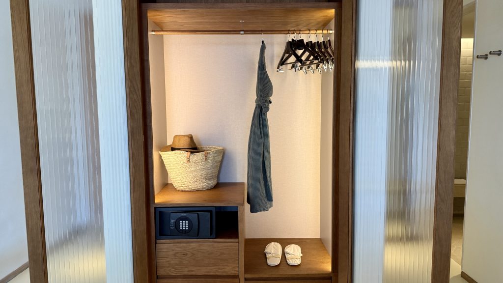 six-senses-ibiza-schrank