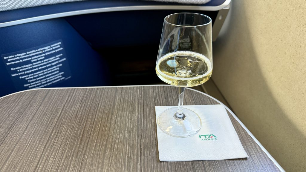 ita-airways-airbus-a330neo-wilkommensgetraenk