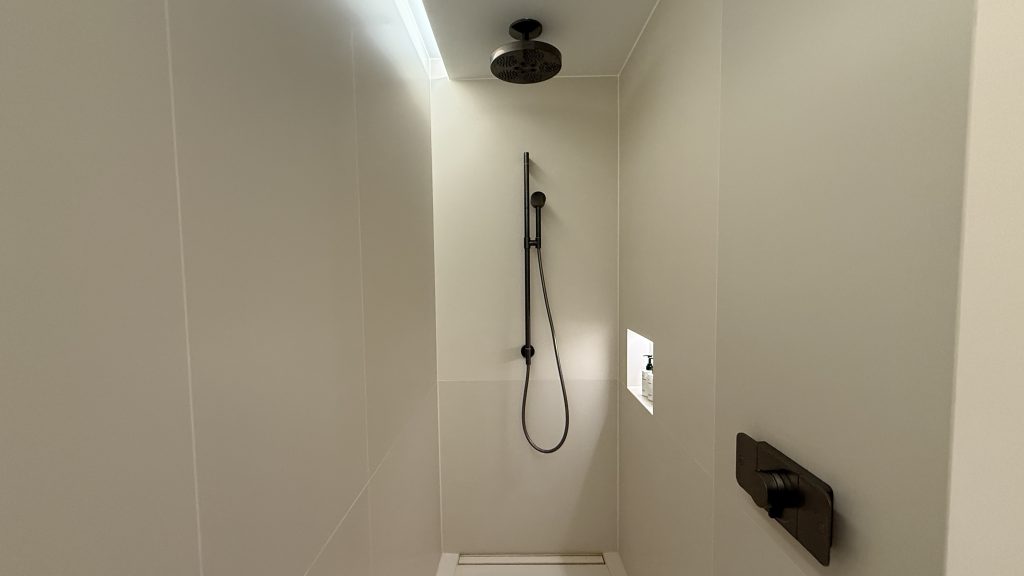 koenigshof-munich-dusche