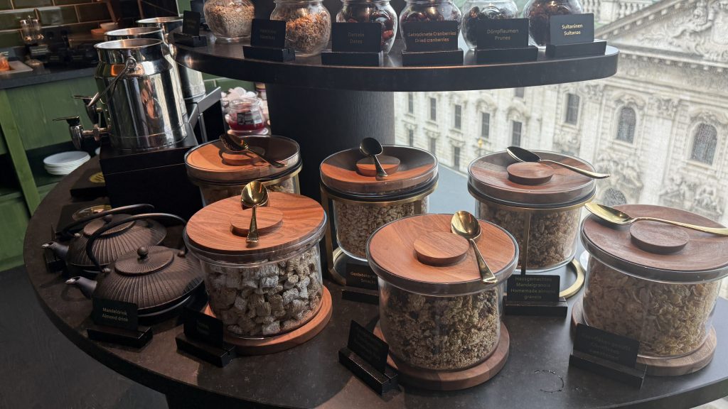 koenigshof-munich-fruehstueck-muesli