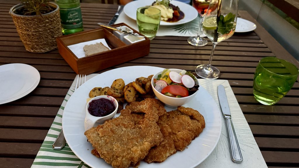 arabella-alpenhotel-abendessen-schnitzel