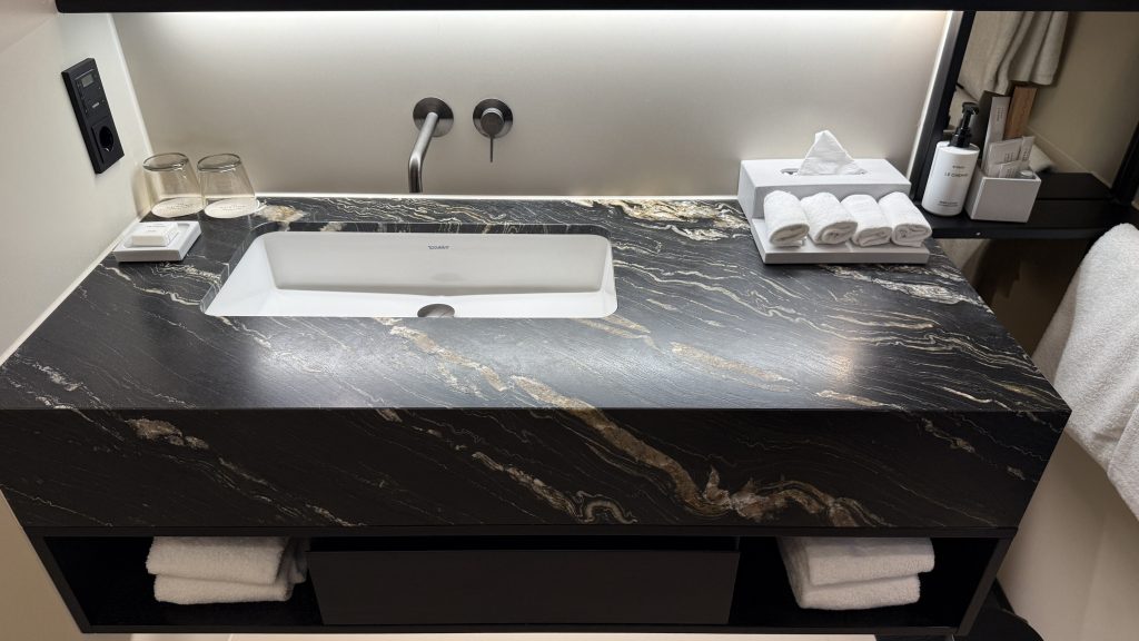 koenigshof-munich-waschtisch