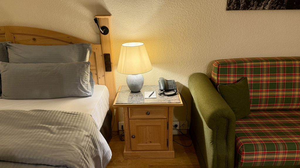 arabella-alpenhotel-nachttisch