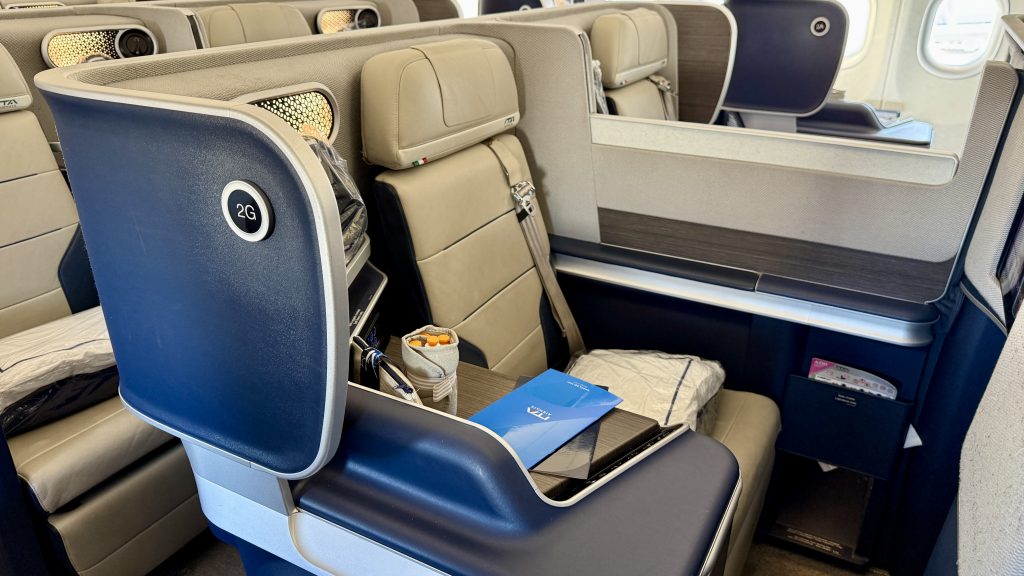 ita-airways-airbus-a330neo-sitz-mitte