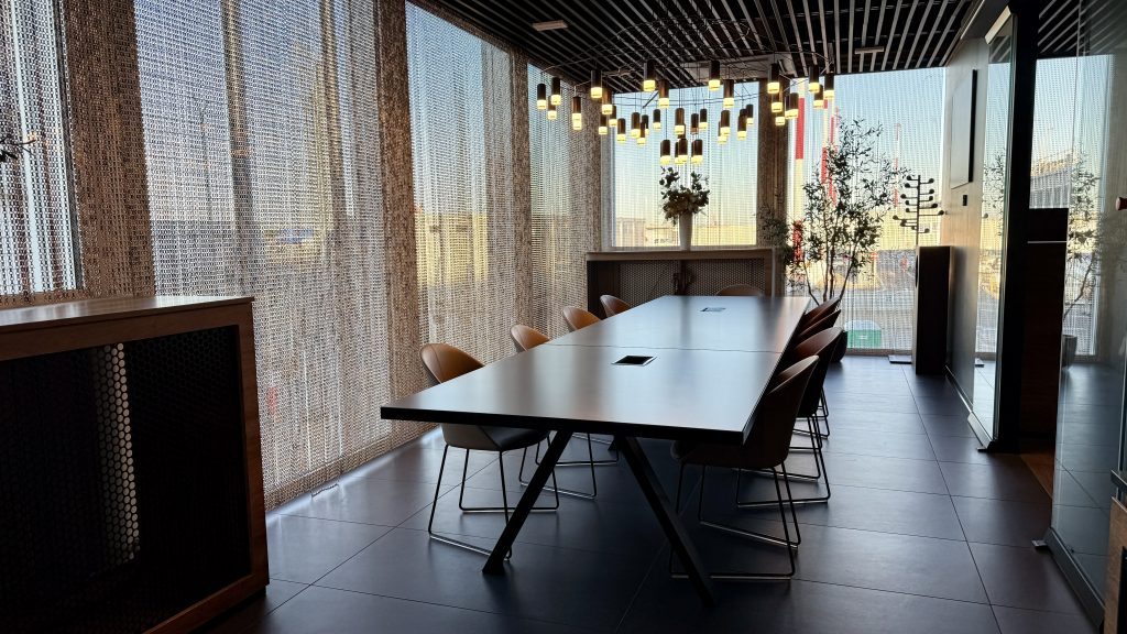 prima-vista-lounge-rom-meeting-tisch