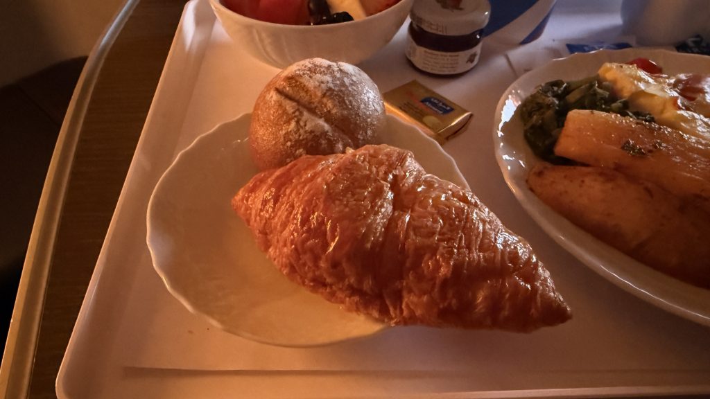 ITA-Airways-Airbus-A321neo-Frühstück-nah