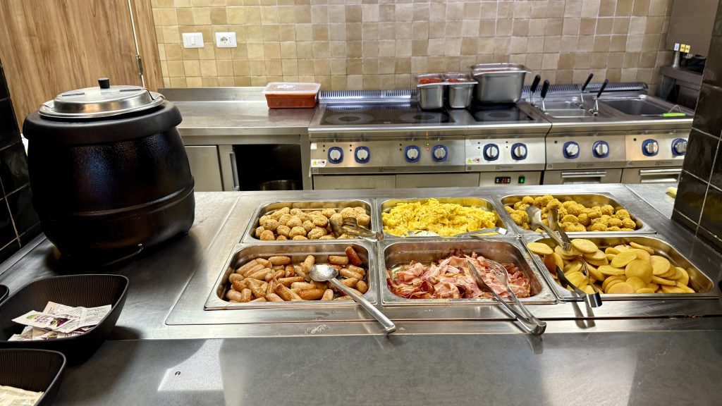 prima-vista-lounge-rom-fruehstueck