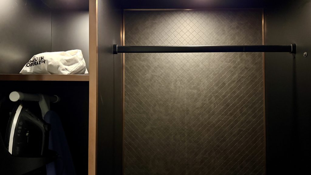 w-toronto-kleiderschrank