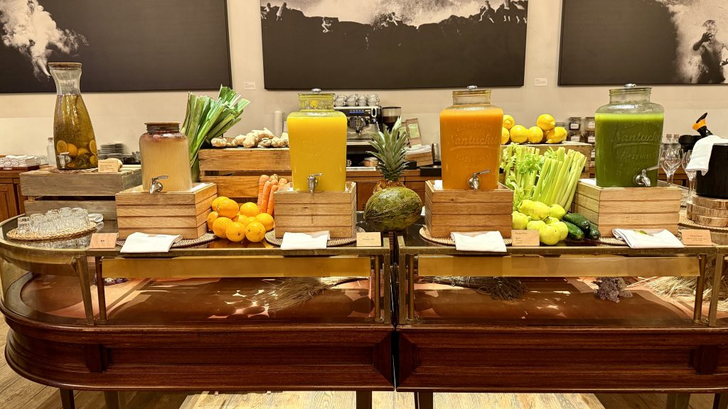 six-senses-iibza-fruehstueck-saftbar