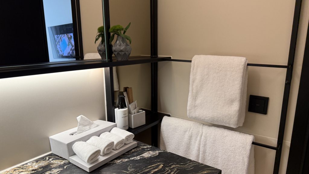 koenigshof-munich-bad-utensilien