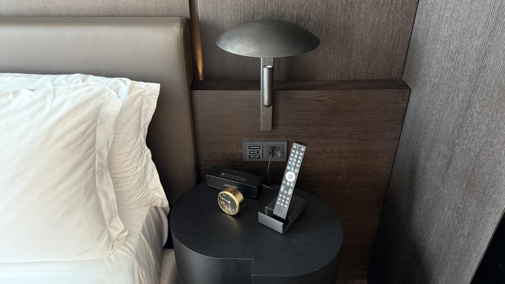 koenigshof-munich-nachttisch