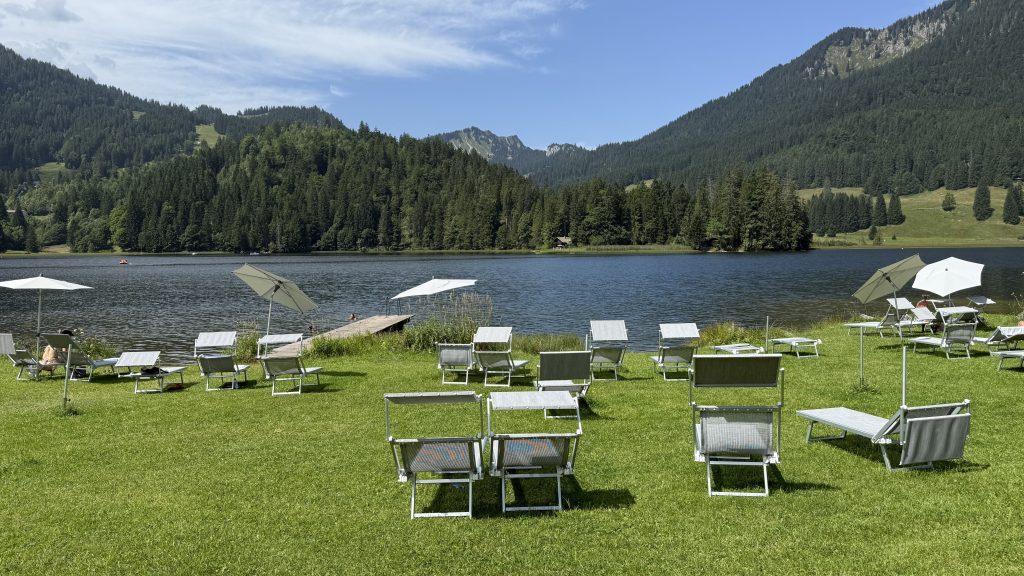 arabella-alpenhotel-liegewiese