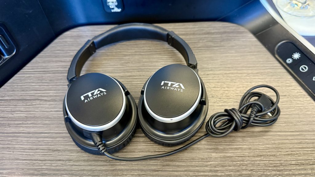 ita-airways-airbus-a330neo-kopfhörer