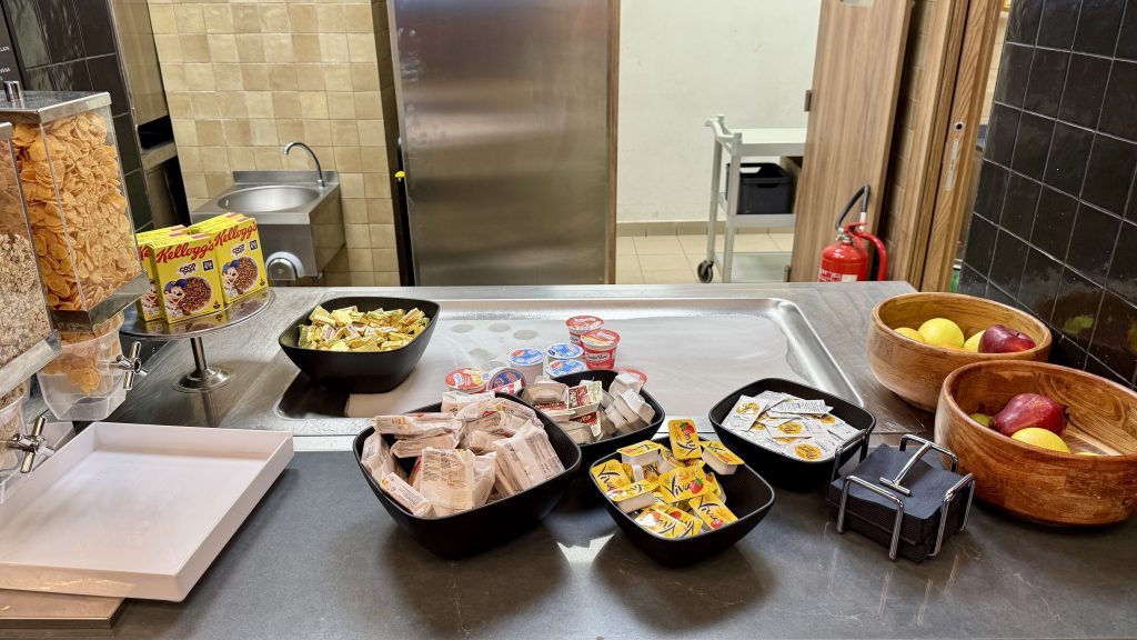 prima-vista-lounge-rom-fruehstueck-obst