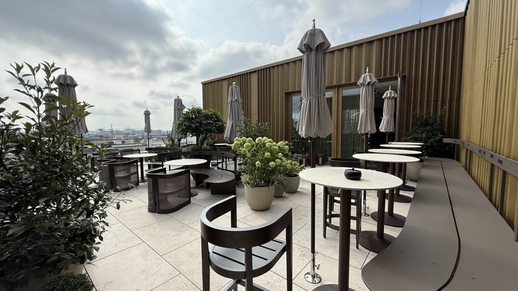 koenigshof-munich-dachterasse-aussicht