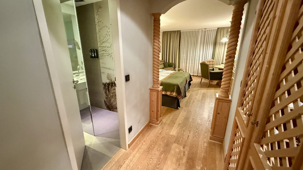 arabella-alpenhotel-eingang-zimmer