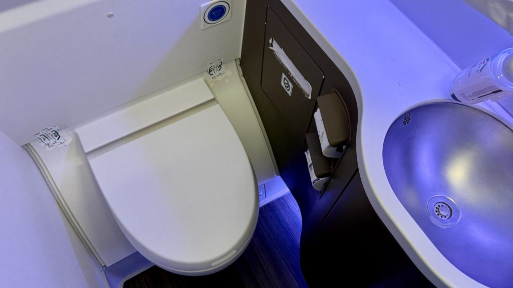ita-airways-airbus-a330neo-toilette