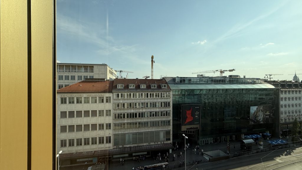 koenigshof-munich-zimmer-ausblick