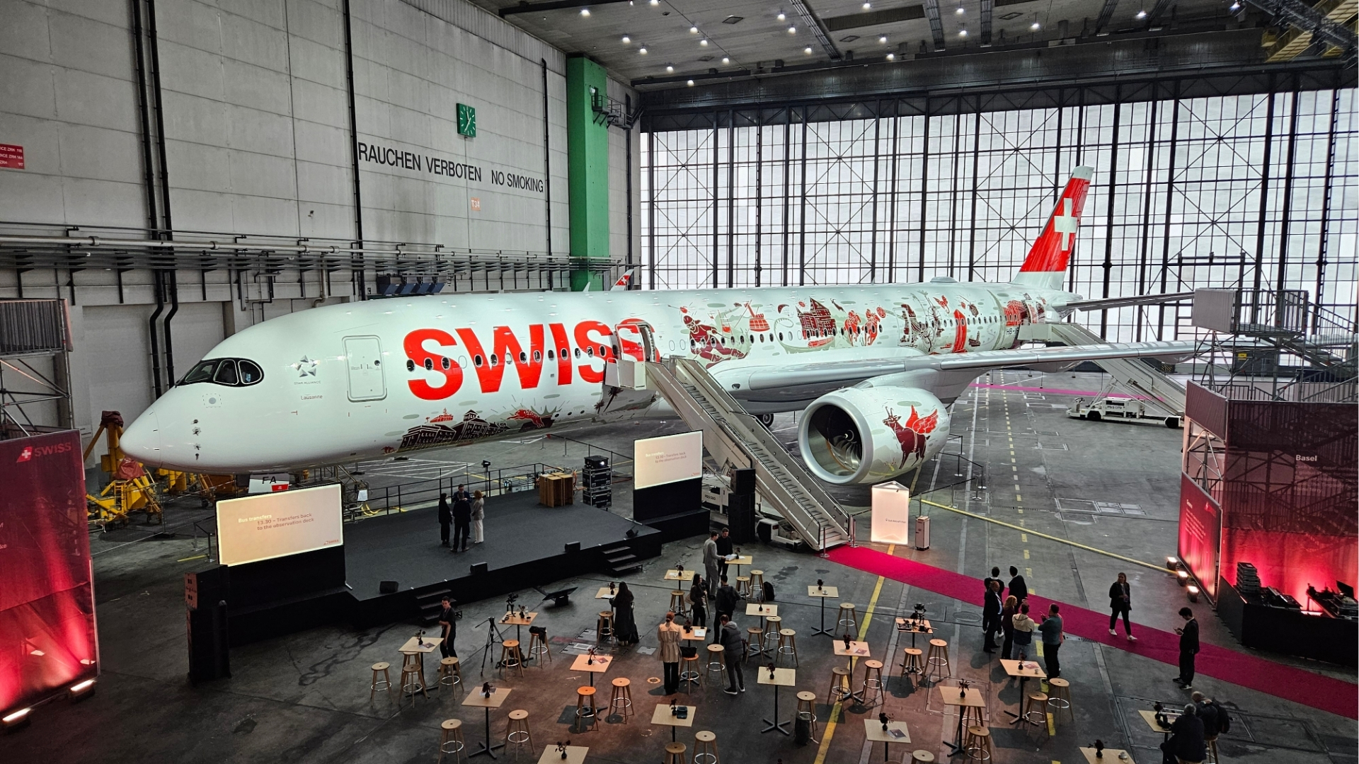 Erster Und Neuer Swiss Airbus A350 HB IFA Im Hangar In Zuerich Oktober 2025