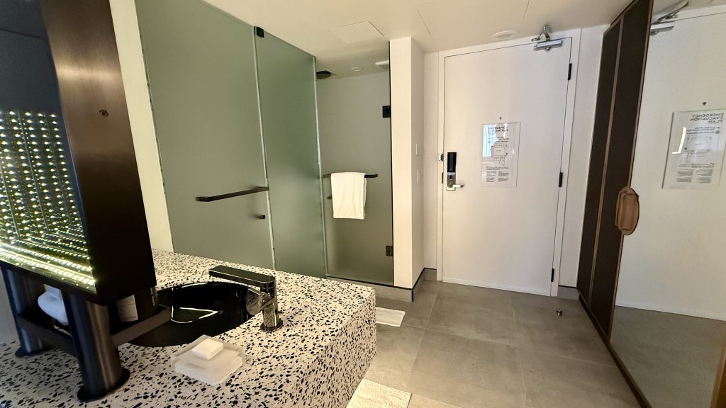 w-toronto-zimmer-eingang