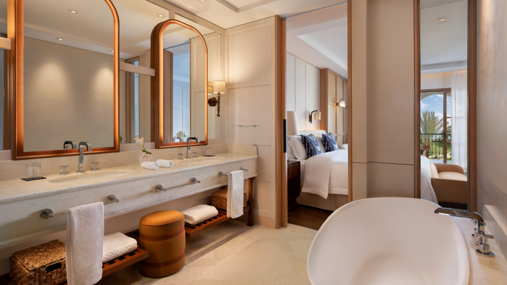 The St. Regis Mardavall Mallorca Resort Grand Junior Suite Bad