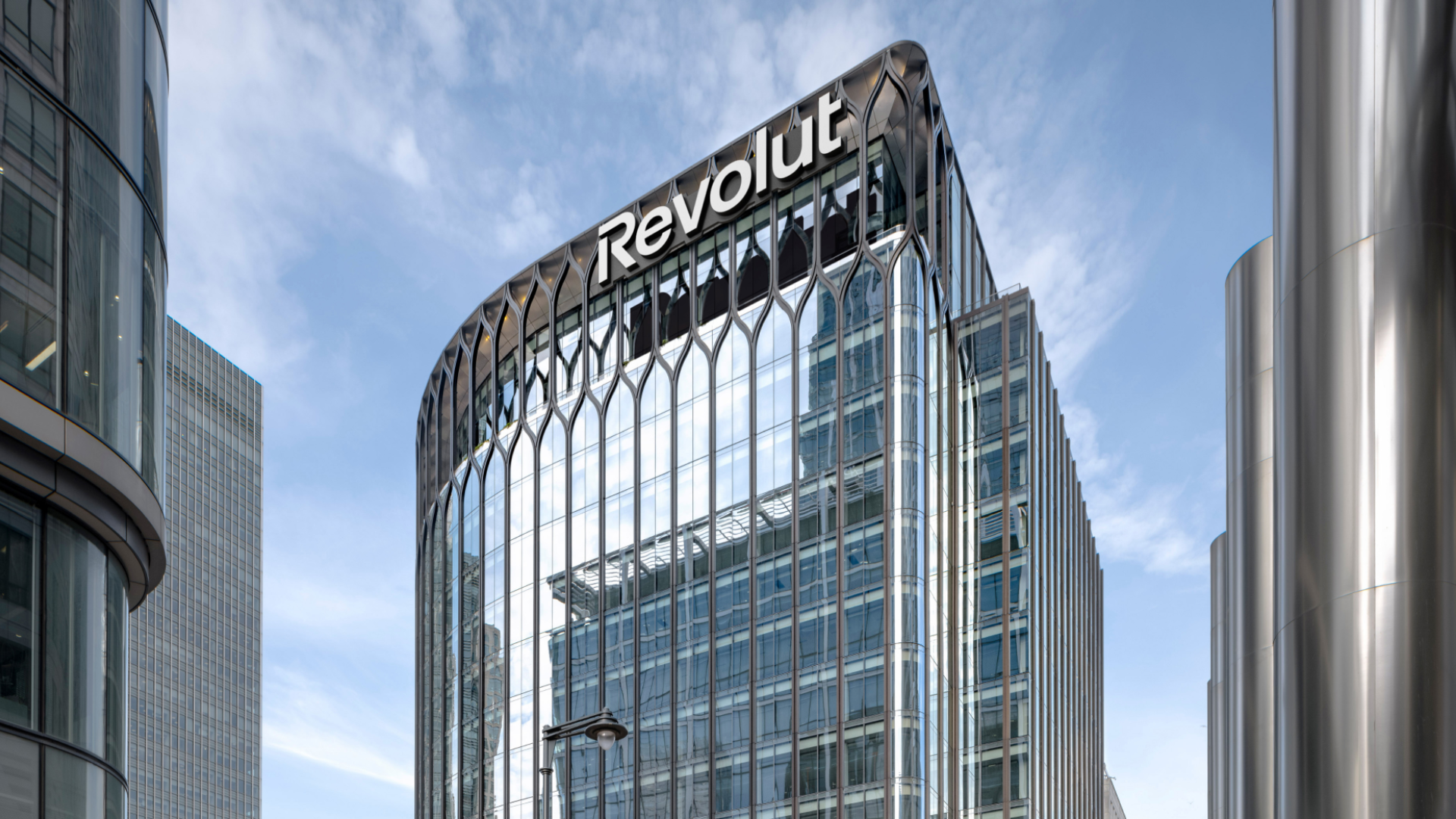 Revolut Hauptgebaeude Außenansicht