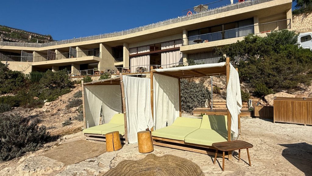 Six Senses Ibiza Strand Liege