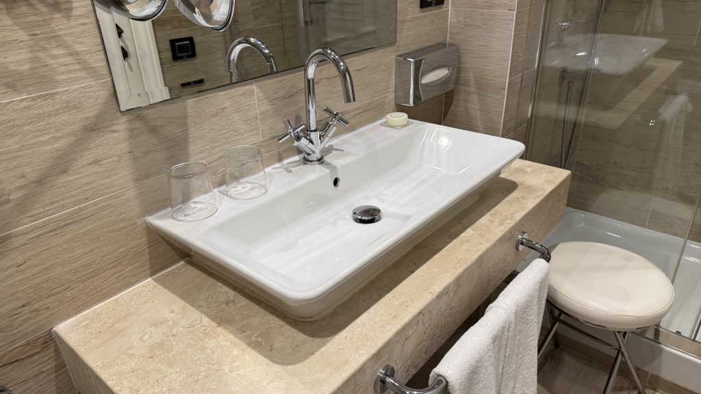 C89B8B2F 225D 4EA9 B8B5 5B3D7F84B1F6