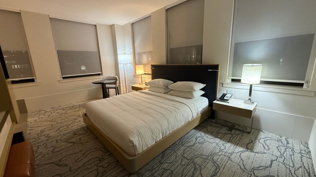 Hyatt Centric The Loop Chicago Deluxe Zimmer