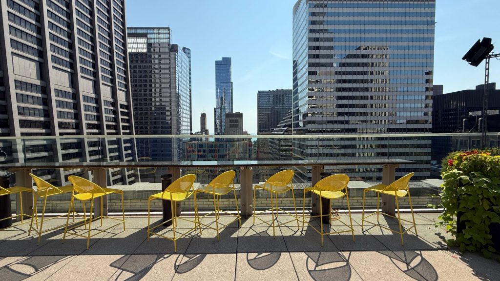 Hyatt Centric The Loop Chicago Rooftop Terasse Sitze