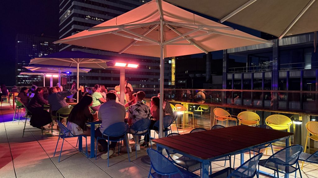 Hyatt Centric The Loop Chicago Rooftop Terasse Nachts