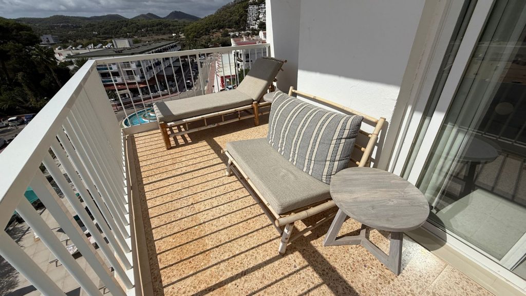 Hyde Ibiza Balkon Aussicht Moebel (1)