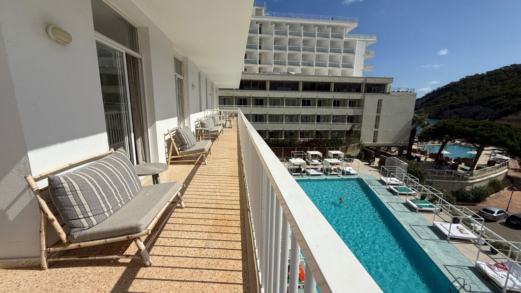 Hyde Ibiza Balkon Aussicht Moebel