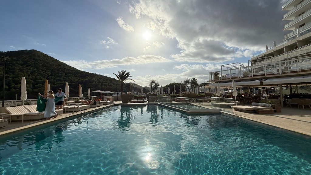 Hyde Ibiza Belegte Pool
