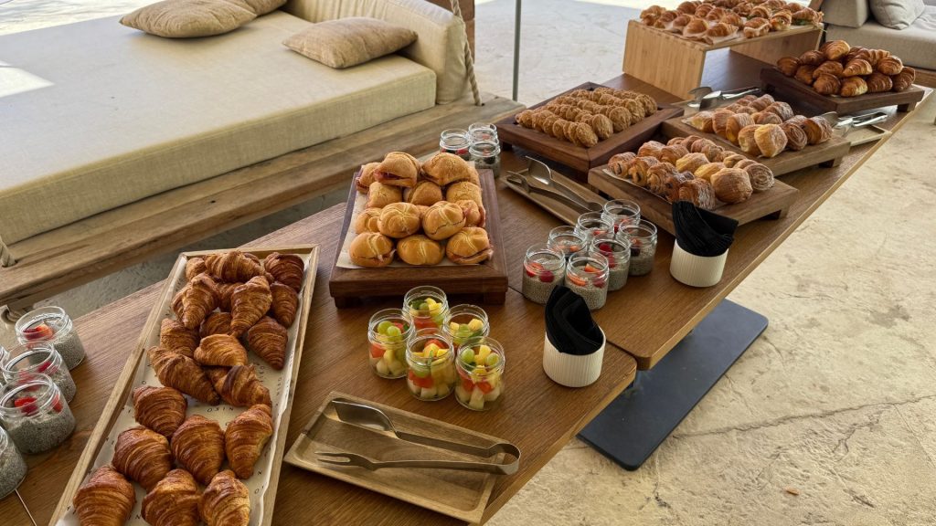 Hyde Ibiza Fruehstueck Pool Bar